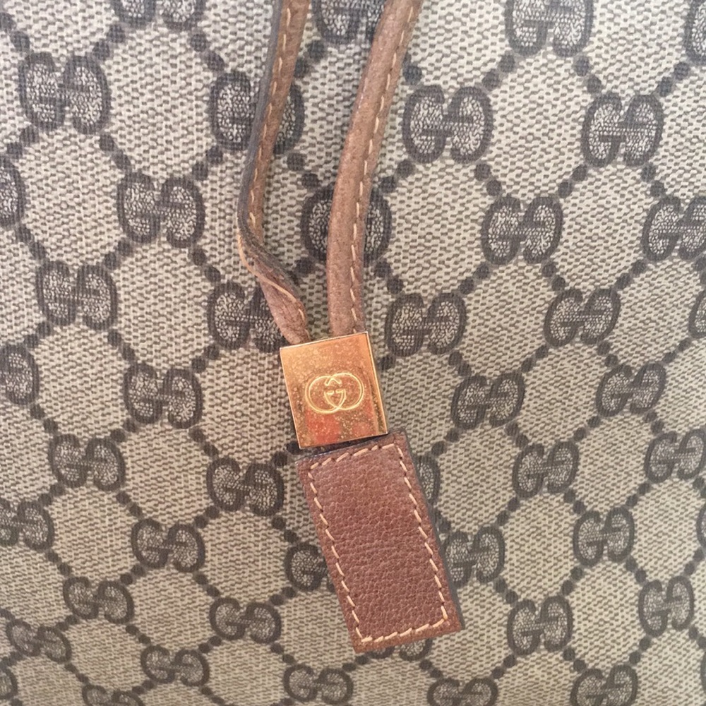 Gucci Vintage Bucket Bag - Picture 8 of 17